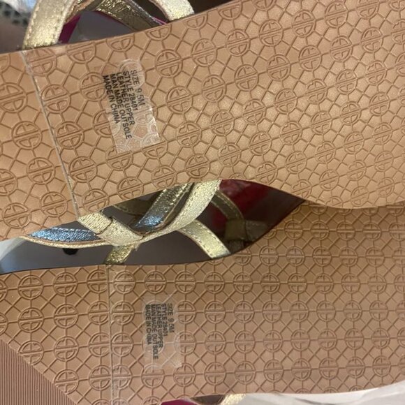 New Lilly Pulitzer Island Sandals with 2 different embellishments, Sz 9.5 & 10 - Picture 3 of 7